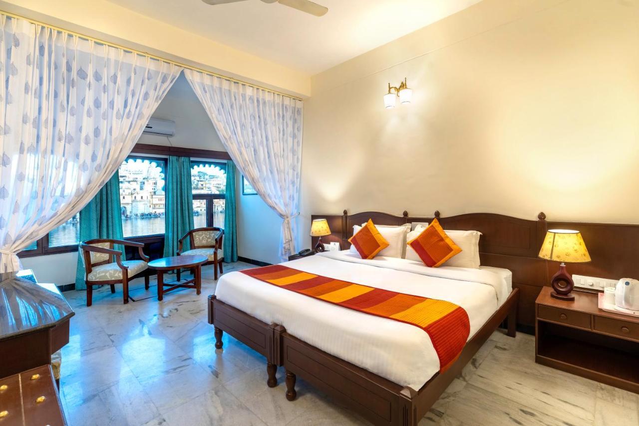 Sarovar - Lake Facing Boutique Hotel On Lake Pichola Удайпур Экстерьер фото
