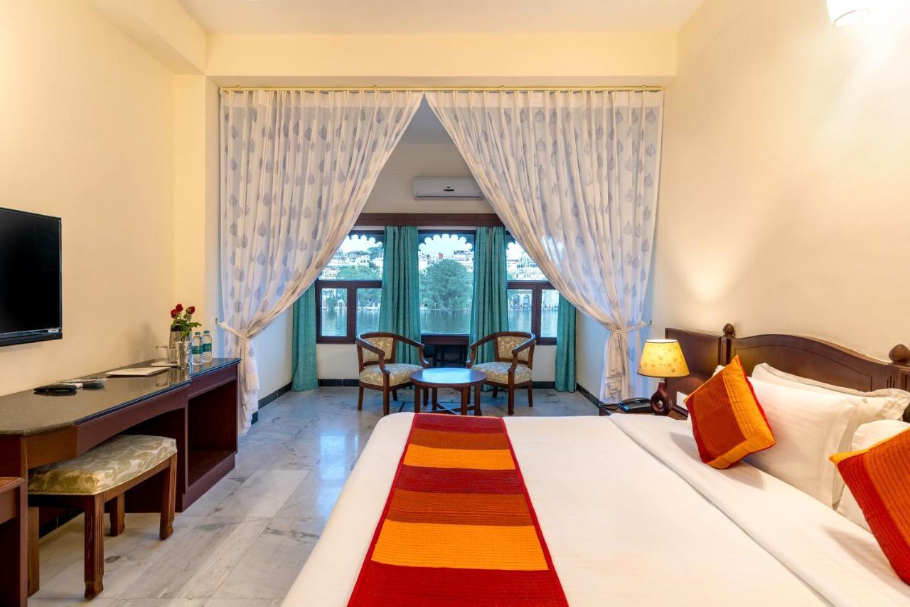 Sarovar - Lake Facing Boutique Hotel On Lake Pichola Удайпур Экстерьер фото