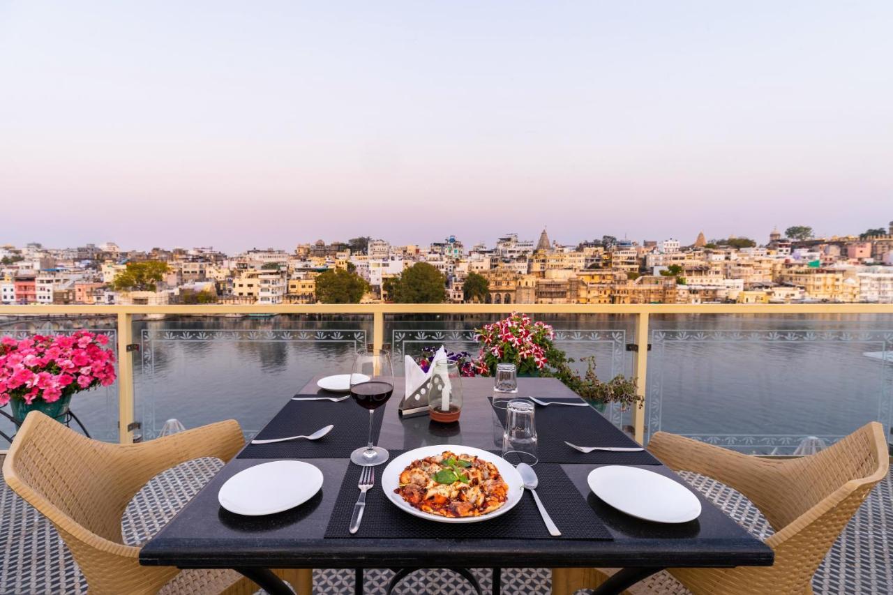 Sarovar - Lake Facing Boutique Hotel On Lake Pichola Удайпур Экстерьер фото